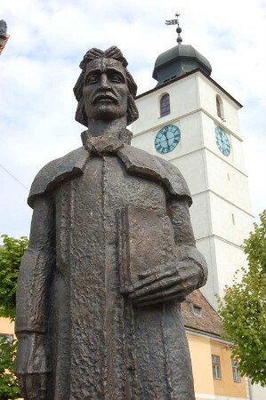Denkmal für den Dichter Gheorghe Lazar (1779-1823) vor dem Stadtturm in Sibiu (Hermannstadt)