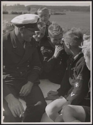 Auf dem Deck des HJ-Schulschiffes "Hans Schemm"