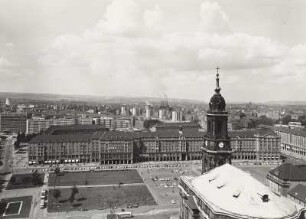 Dresden. Blick vom Rathausturm über den Altmarkt nach Westen