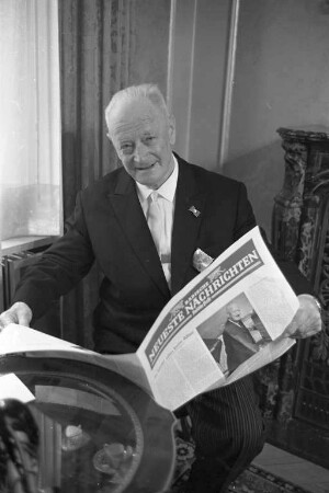 70. Geburtstag des Verlegers und Chefredakteurs der "Badischen Neuesten Nachrichten" Wilhelm Baur.
