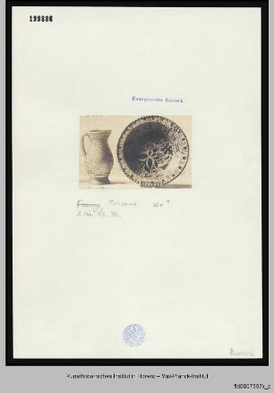 Krug und Schale mit geometrischem und stilisiertem floralem Dekor