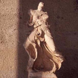 Athen. Agorá-Museum. Geflügelte Nike, spätes 5. Jh., vom Zeus-Portikus oder von der Basileus-Stoa.