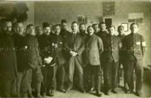 Wilhelm Doegen mit Kriegsgefangenen