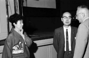 15. Tagung 1965 Physiker: Frau Yukawa, Hideki Yukawa, ?