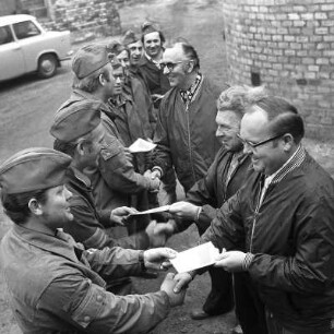 Auszeichnung der besten Genossen der Kampfgruppe