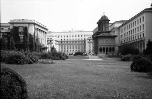 Bukarest: Biserica Cretulescu von der Kongresshalle aus