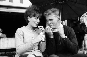 Schauinslandrennen: Dieter und Ursula mit Coca-Cola Dose