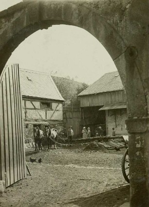 Freital-Birkigt, Pferdegöpel : Blick in einen Bauernhof