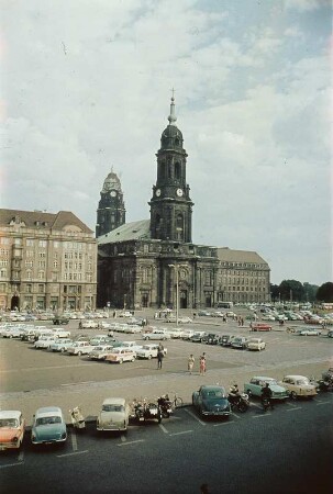 Dresden-Altstadt, Altmarkt. Ansicht mit Wohn- und Geschäftshäusern und Kreuzkirche. Blick nach Südost