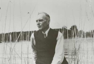 Der Fotograf Berthold Kegebein während einer Bootsfahrt auf dem Güstrower Inselsee : Der Fotograf Berthold Kegebein während einer Bootsfahrt auf dem Güstrower Inselsee