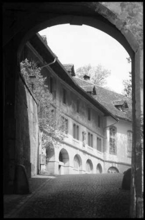 Burgdorf: Blick durch Schlosstor