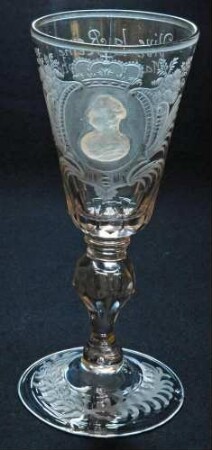 Pokal mit Glaspastenbildnis der Königin Maria Josepha