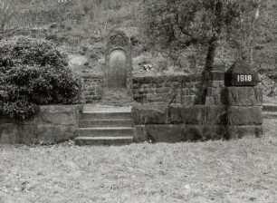 Denkmal für die Gefallenen des 1. Weltkriegs : Denkmal für die Gefallenen des 1. Weltkriegs (um 1925). Pirna-Posta, Oberposta