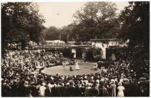Ausstellungsgarten Jubiläums-Gartenbau-Ausstellung 1926, Dresden: Aufführung im Parktheater