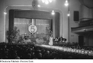 Konsum-Modenschau in der Kongresshalle