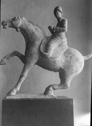 Dresden, Reiterfigur aus Terrakotta (Grabfund), Wei-Dynastie; Staatliche Kunstsammlungen Dresden; Porzellansammlung; chinesisch