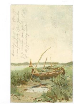 Auf dem Land liegendes Boot an einem See mit Segelboot