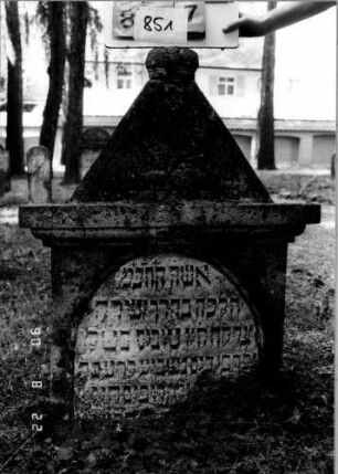 Grabstein 851(2)