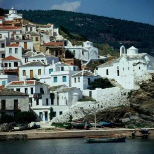 Skopelos. Stadt mit Kirche Agios Nikolaos