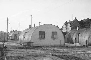 Berlin. Nissen-Hütten am S-Bahnhof Hohenzollerndamm