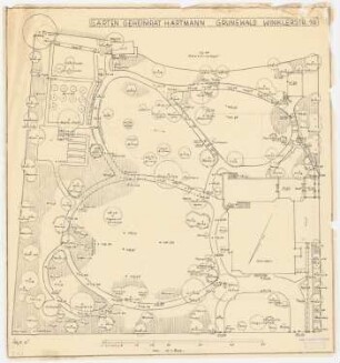 Garten Hartmann, Berlin-Grunewald Umgestaltung: Bestandsplan (Grundrissplan) des Gartens mit Baumkartierung, Höhenangaben, Wegeführung, Wasserleitungsnetz und Gebäudeumrissen 1:200, Maßstabsleiste