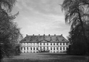 Schloss Reibersdorf : Reibersdorf (Rybarzowice/Polen). Schloss Reibersdorf1763/1779; A. Hünigen). Ansicht Gartenseite
