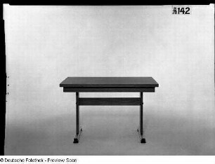 Eßtisch (Modell T 145/8)