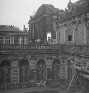 Dresden-Altstadt. Zwinger. Ruine der Sempergalerie