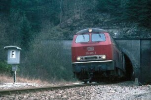 Hochdorfer Tunnel Nordportal Lok 215 055