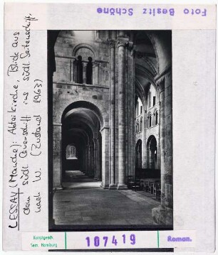 Lessay (Manche): Ehemalige Abteikirche Inneres, Blick aus dem südlichen Querschiff ins südliche Seitenschiff (Zustand 1963)
