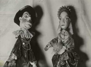 Zwei Handpuppen : Weihnachtsmesse 1950 in Radebeul. Zwei Handpuppen