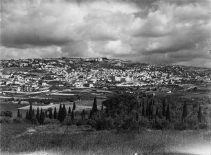 Nazareth : Blick über einen Hang auf Nazareth.
