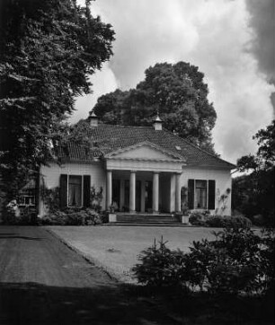 Bremen, Oberneuländer Landstraße 33. Landhaus Hoogenkamp (um 1825). Gartenansicht