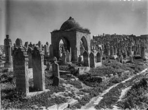 Friedhof : Blick auf einen Friedhof von Aleppo.