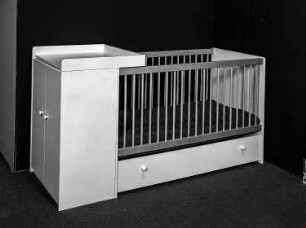 Kinderbett mit Wickelkommode