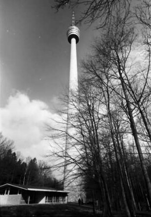 Stuttgart, Degerloch: Stuttgarter Fernsehturm von unten