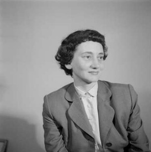 Porträt der Schriftstellerin Anneliese Ichenhäuser : Porträt von Anneliese Ichenhäuser