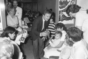 Weihnachtsbesuch von Bürgermeister Horst Rehberger in der Städtischen Kinderklinik
