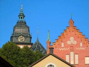 Strängnäs - der Turm des Domes : Der Turm des Domes in Strängnäs, aufgenommen am 25. Juli 2012
