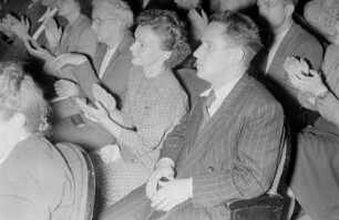 Tag des Lehrens, Auszeichnung der Verdienten Lehrer des Volkes in der Deutschen Staatsoper Berlin : Blick in das Publikum