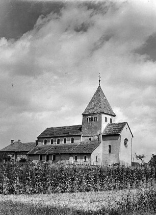 Reichenau (Kreis Konstanz)-Oberzell.Stiftskirche Sankt Georg (Baubeginn 886/915). Ansicht von Südost