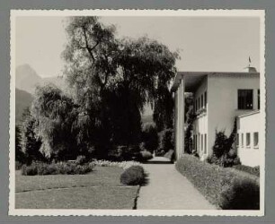 Badehaus und Kurpark in Scuol