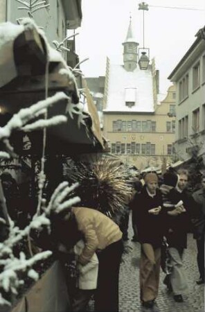 Staufen: Weihnachtsmarkt; Hintergrund Rathaus
