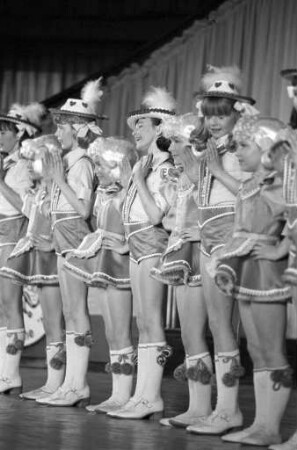 Gardetanz-Turnier des Bundes Deutscher Karneval in der Schwarzwaldhalle