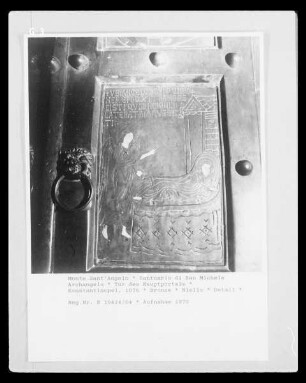 Tür des Hauptportals, rechte Seite, Detail: Erscheinung des Erzengels