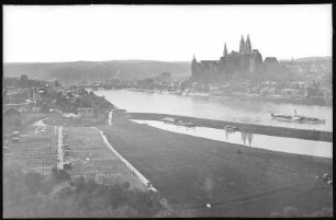 Meißen. Winterhafen,Blick auf Elbe, Burgberg, Dampfer