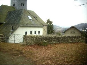 Eibach-Ansicht von Nordnordosten mit Langhaus (im Kern Neubau 17 Jh-Erweiterung 1783) über Kirchhofmauer (Wehrgang mit Steinbrüstung im späten 18 Jh abgetragen)