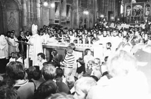 Freiburg: Münster, Erzbischof Dr. Schäufele am Altar