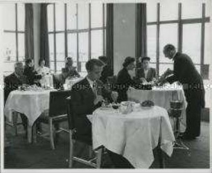 Luftpassagierrestaurant der British European Airways auf dem Flugplatz London