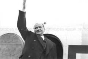 Der französische Ministerpräsident Daladier beim Abflug vom Flughafen Oberwiesenfeld